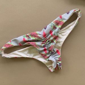 ❌SOLD❌Like anew Acacia Vintage Hawaii Axel Bottom